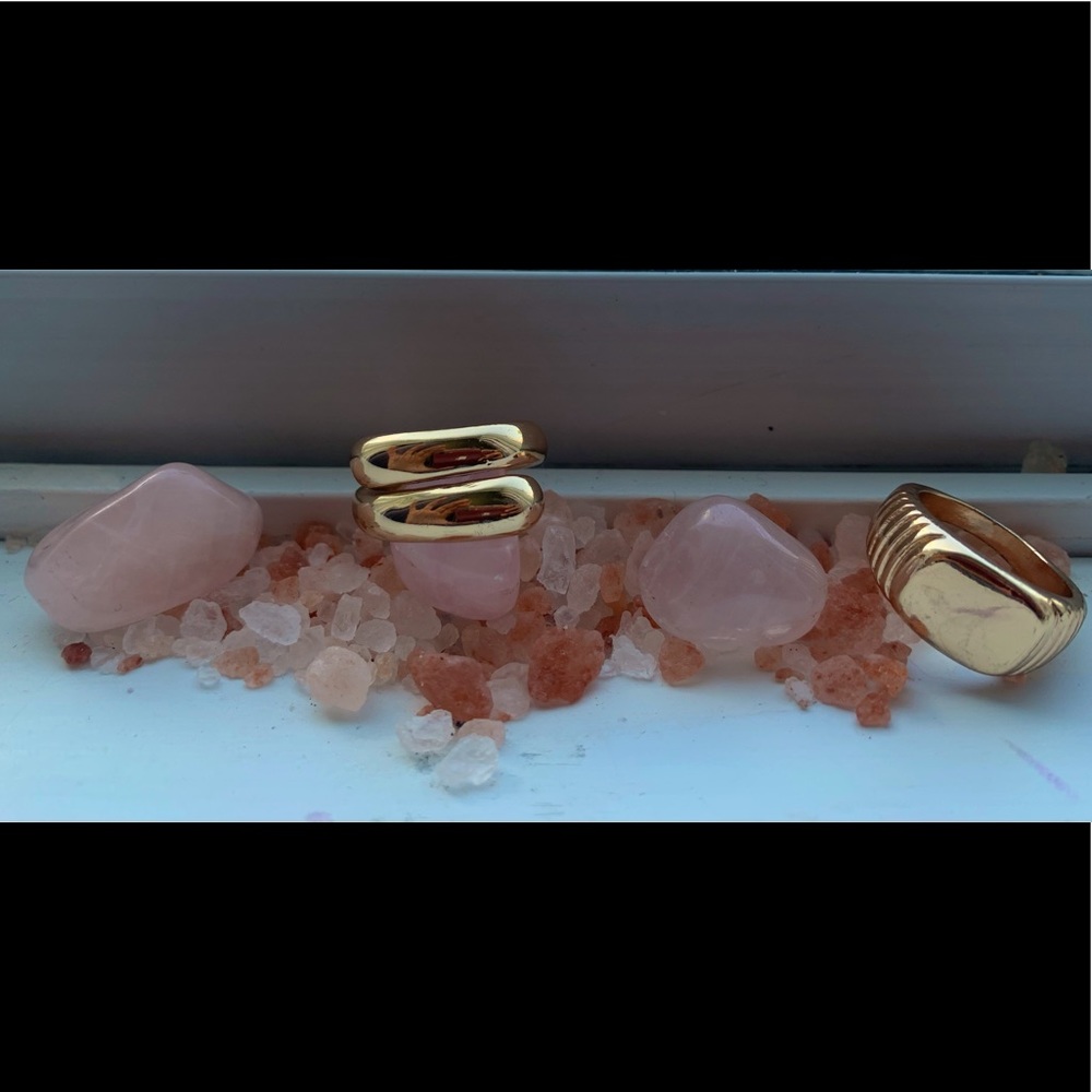 A rose quartz its a crystal ✨⚡️